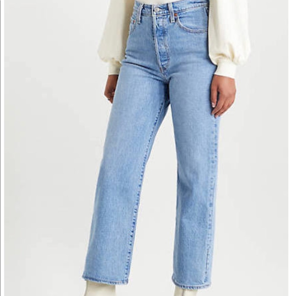 Brand new Levi’s Ribcage straight jeans 32 x 27